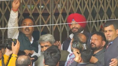 Photo of सांसद रवनीत बिट्टू और पूर्व मंत्री आशु पर केस दर्ज