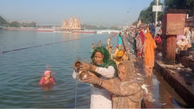 Photo of कुरुक्षेत्र में श्रद्धालुओं ने ब्रह्म सरोवर में लगाई आस्था की डुबकी