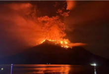 Photo of इंडोनेशिया के रुआंग पर्वत पर फटा ज्वालामुखी