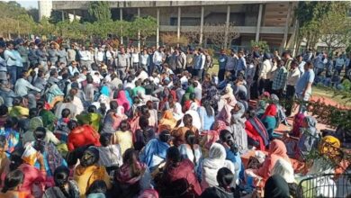 Photo of पीजीआई में अनुबंध कर्मचारियों की हड़ताल दूसरे दिन भी जारी