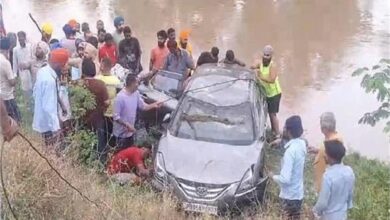 Photo of पंजाब में रूंह कंपा देने वाला हादसा, पूरे परिवार सहित नहर में गिरी कार