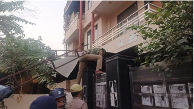 Photo of कानपुर: पुलिस ने टॉप टेन माफियाओं समेत 50 शातिरों के घर दी दबिश