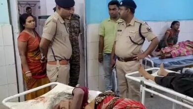 Photo of बिहार: लखीसराय में दिनदहाड़े दो महिलाओं को मारी गोली, बेटी की मौत, मां की हालत गंभीर