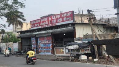 Photo of नगर निगम की बड़ी कार्रवाई, अवैध रूप से बन रहे शराब के ठेके पर लिया एक्शन