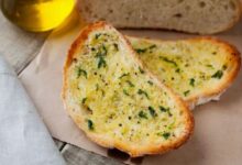 Photo of इस आसान रेसिपी से घर पर बनाएं टेस्टी Garlic bread