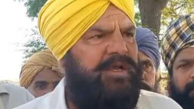 Photo of फैक्टरी के विरोध में चल रहे धरने को पुलिस ने उठवाया, विरोध में आए ग्रामीणों पर किया लाठीचार्ज