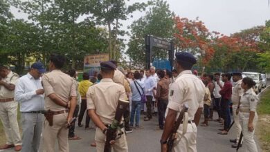 Photo of ‘लोकतंत्र में गांव जाना अपराध नहीं’, सीएम नीतीश के गांव में रोक पर भड़के प्रशांत किशोर
