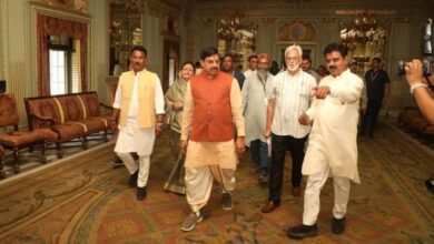 Photo of भूतों की कहानी, गुप्त रास्ते और गुलाबों की महक, होलकरों के लालबाग पहुंचे सीएम यादव