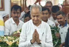Photo of उदयपुर: डॉ. गिरिजा व्यास के अंतिम दर्शन करने पहुंचे कांग्रेस के दिग्गज
