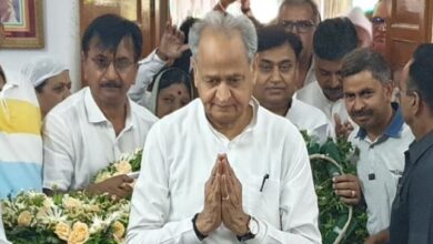 Photo of उदयपुर: डॉ. गिरिजा व्यास के अंतिम दर्शन करने पहुंचे कांग्रेस के दिग्गज