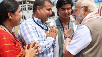 Photo of वैभव सूर्यवंशी से मिले पीएम मोदी , पटना एयरपोर्ट पर हुई छोटी-सी मुलाकात!