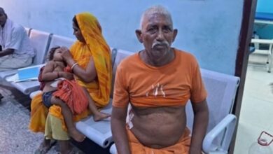 Photo of बिहार: दरवाजे पर सो रहे दादा व पोती को अज्ञात अपराधियों ने मारी गोली