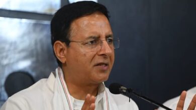 Photo of जल विवाद में केंद्र पर भड़के रणदीप सुरजेवाला, कहा-BBMB के कहने के बावजूद सीआरपीएफ क्यों नहीं लगाई