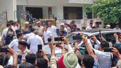 Photo of करनाल पहुंचे राहुल गांधी: लेफ्टिनेंट विनय नरवाल के परिवार से की मुलाकात