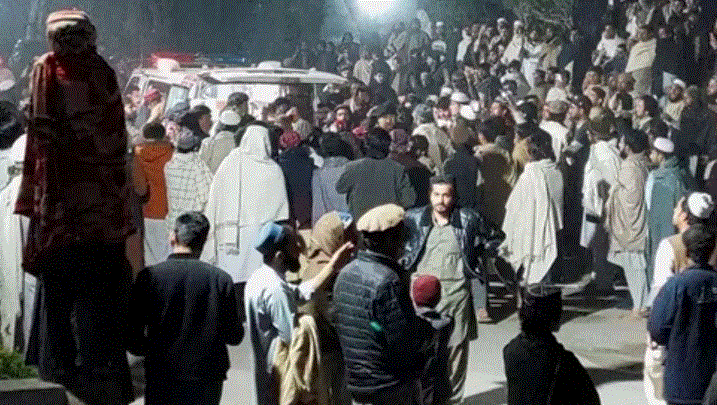 Photo of पाकिस्तान: खैबर पख्तूनख्वा में पुलिस वैन पर आत्मघाती हमला