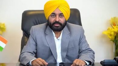 Photo of सीएम मान ने अमृतसर साहिब में SC और दिव्यांग वर्ग के ऋण माफी लाभार्थियों से मुलाकात करके उन्हें No Dues Certificate वितरित किए