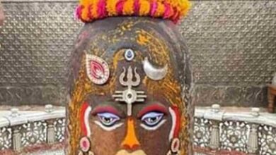Photo of सूर्य, चंद्र और त्रिपुंड धारण कर सजे बाबा महाकाल, दिव्य स्वरूप का भक्तों ने किया दर्शन