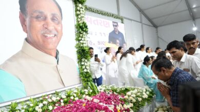 Photo of गुजरात के पूर्व सीएम विजय रुपाणी की श्रद्धांजलि सभा में शामिल हुए केजरीवाल