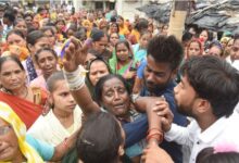 Photo of लखनऊ: शासन की लापरवाही, अफसर बैठक करते रहे खुले नाले में समा गई जिंदगी