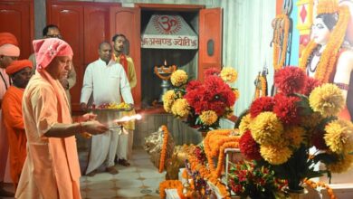Photo of गुरु पूर्णिमा पर महाआरती के साथ संपन्न हुई पूजा, सीएम योगी ने किया महायोगी गोरखनाथ का विशिष्ट पूजन