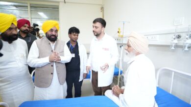 Photo of सीएम ने सुखबीर बादल को चुनौती दी – झूठी उपलब्धियों का बखान करने के बजाय बरगाड़ी कांड और नशे से हुई मौतों की जिम्मेदारी लें