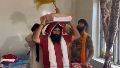 Photo of बाढ़ के बीच ‘आप’ विधायक ने श्री गुरु ग्रंथ साहिब जी का स्वरूप आदर-सम्मान से सुरक्षित पहुंचाया