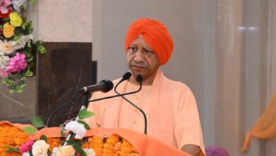 Photo of सीएम योगी बोले- ‘लंगर मानवता का प्रतीक’, सनातन धर्म की रक्षा के लिए सिख गुरुओं ने किया सर्वस्व बलिदान