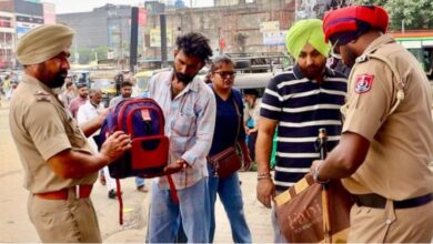 Photo of हाई अलर्ट पर पंजाब, पुलिस ने निकाला फ्लैग मार्च; रेलवे स्टेशन-बस स्टैंड पर तलाशी अभियान