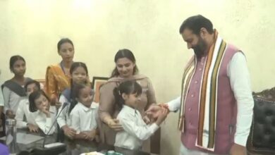Photo of भाई की कलाई पर सजा बहन का प्यार, सीएम सैनी ने भी बंधवाई राखी; बच्चियों ने बांधा रक्षासूत्र