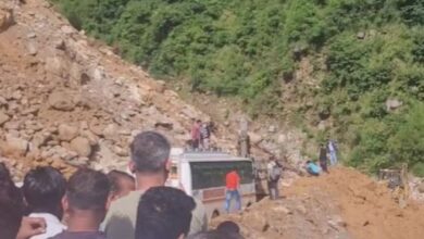 Photo of सिमली-ग्वालदम हाईवे गौचर-कमेड़ा में मलबे में फंसी बस…
