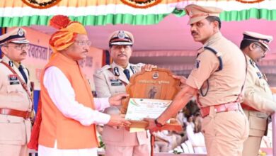 Photo of सीएम विष्णुदेव साय ने 35 अधिकारियों और जवानों को पुलिस पदक प्रदान किए