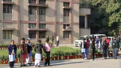 Photo of दिल्ली में तीन स्कूल और एक कॉलेज को बम से उड़ाने की धमकी