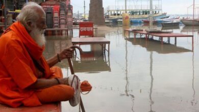 Photo of पहाड़ों पर हो रही बारिश का असर: काशी में 24 घंटे में 81 सेमी बढ़ गया गंगा का जलस्तर