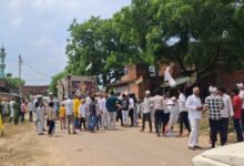 Photo of यूपी: तिरंगा यात्रा के दौरान धर्मस्थल के सामने डीजे रोकने पर बवाल