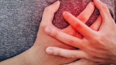 Photo of हार्ट अटैक से पहले शरीर में नजर आते हैं 8 संकेत