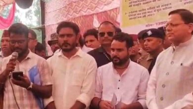 Photo of यूकेएसएसएससी पेपर लीक मामला; धरनास्थल पर पहुंचे सीएम धामी