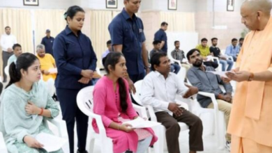 Photo of लखनऊ: लोगों की समस्याओं से रूबरू हुए सीएम योगी