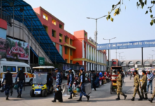 Photo of छठ की तैयारी: नई दिल्ली रेलवे स्टेशन पर बनाया गया होल्डिंग एरिया