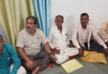 Photo of नामांकन रद्द होने के बाद निर्दलीय उम्मीदवार विश्वनाथ सिंह का धरना