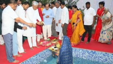 Photo of सीएम नीतीश समेत लाखों श्रद्धालुओं ने भगवान सूर्य को दिया अर्घ्य