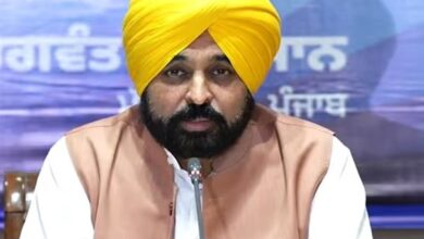 Photo of पंजाब के बाढ़ पीड़ित किसानों को सीएम भगवंत मान जी दे रहे हैं मुआवजे के चेक