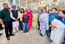 Photo of विश्व कप विजेता पंजाबी बेटियों का मोहाली पहुंचने पर पंजाब सरकार ने किया शानदार स्वागत