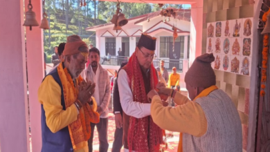 Photo of पिथौरागढ़ में अपने गांव पहुंचे सीएम धामी