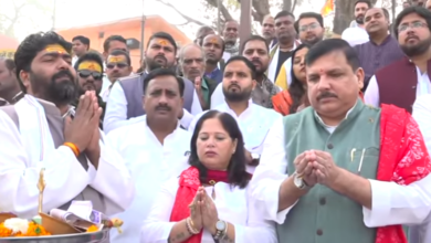 Photo of अयोध्या में सरयू तट पर AAP नेता और राज्यसभा सांसद संजय सिंह ने की सरयू आरती