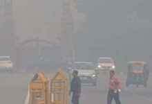 Photo of दिल्ली के आसमान में धुंध… AQI 400 के करीब