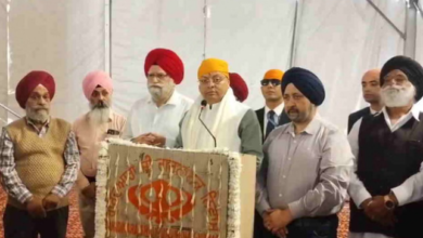Photo of देहरादून में गुरु नानक देव प्रकाश पर्व पर गुरुद्वारे पहुंचे सीएम धामी