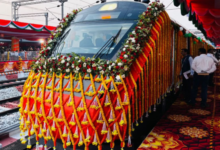 Photo of बनारस स्टेशन से 52 यात्रियों को लेकर निकली वंदे भारत
