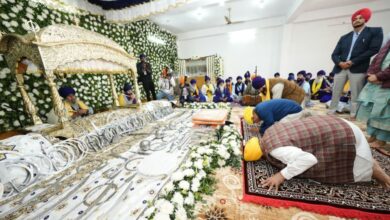 Photo of मुख्यमंत्री और अरविंद केजरीवाल ने गुरुद्वारा बाबा बुढ़ा दल छावनी में श्री अखंड पाठ साहिब के आरंभ अवसर पर अकाल पुरख का आशीर्वाद लिया