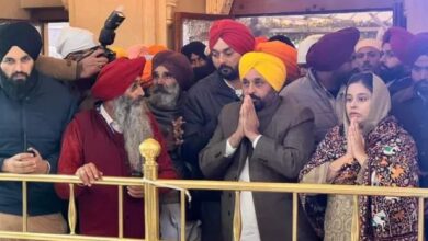 Photo of पंजाब: प्रकाश पर्व पर श्री दरबार साहिब में नतमस्तक हुए सीएम मान और उनकी पत्नी