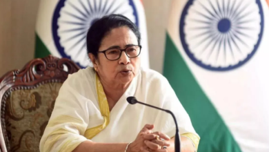 Photo of ममता बनर्जी के आवास पर पहुंचे बीएलओ